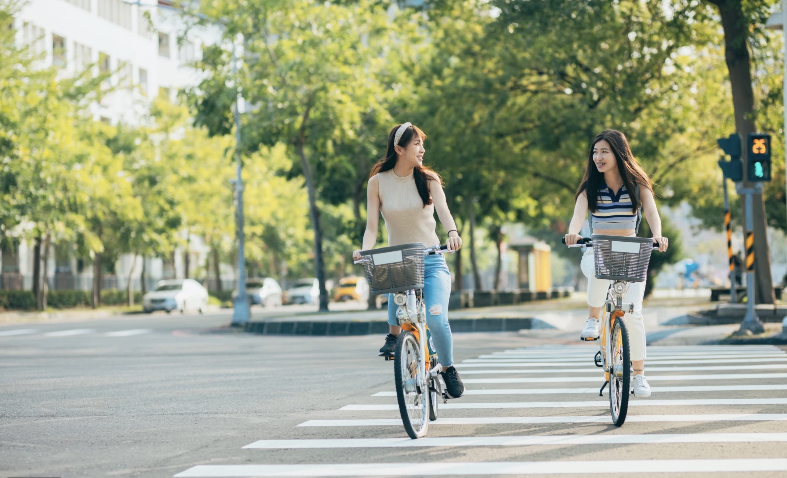 Enjoy <em>life protection</em> and <em>financial growth</em> with Manulife Global Funds
