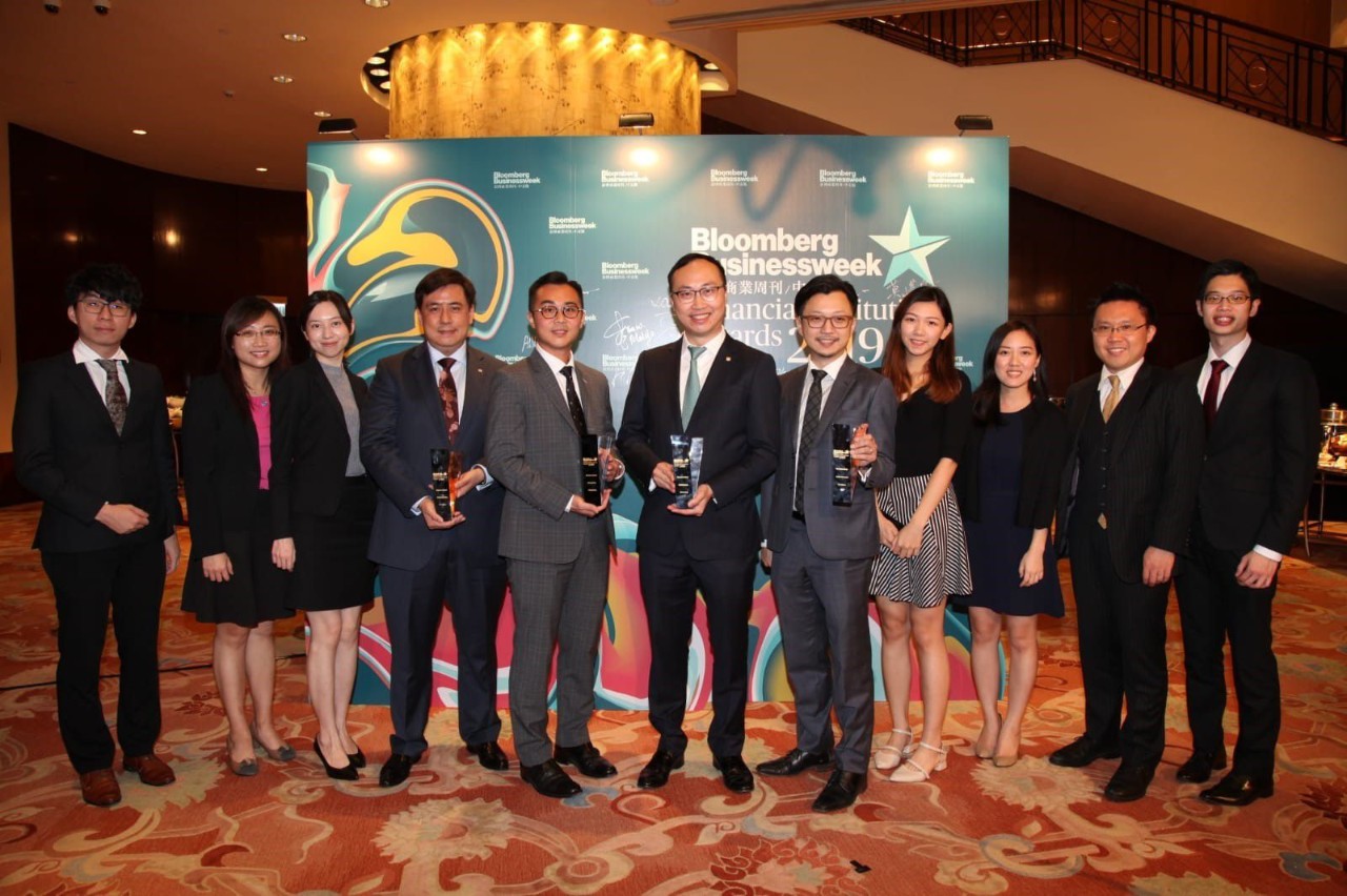 Manulife Hong Kong Bloomberg Business awards group shot June 2019