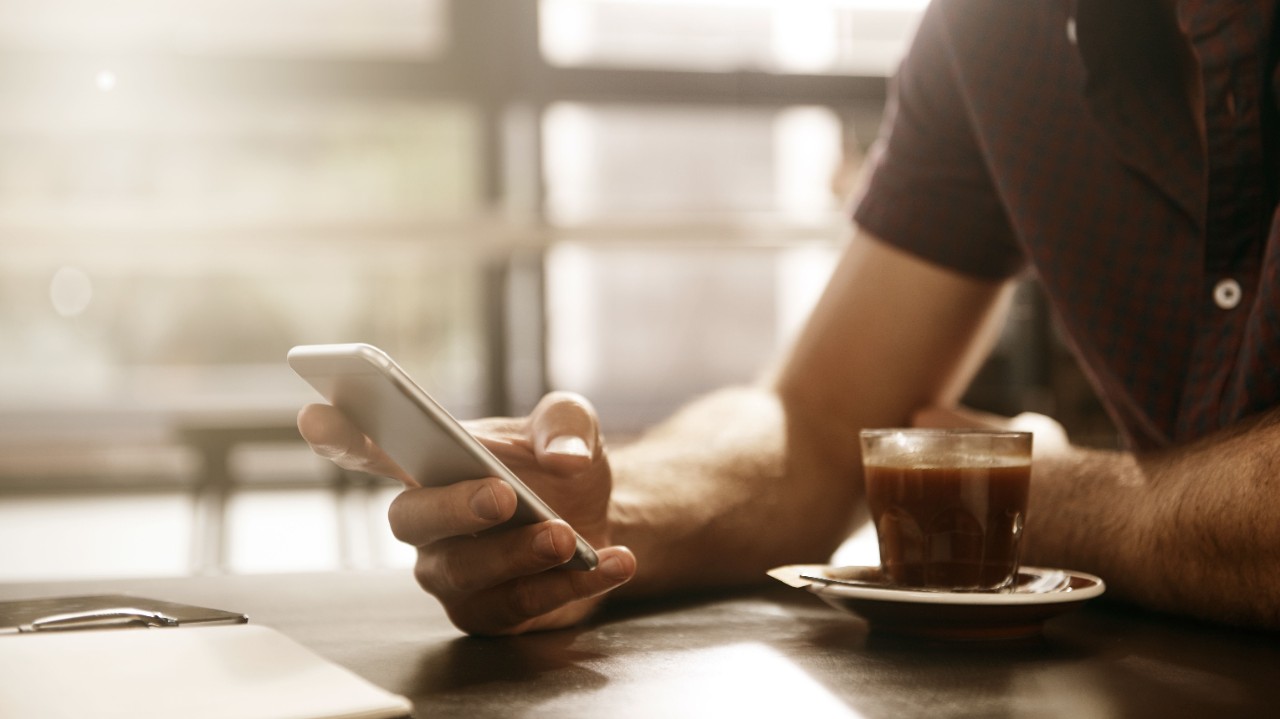 Cropped shot of a man sending a text message on his cellphone at a cafehttp://195.154.178.81/DATA/istock_collage/a5/shoots/785349.jpg